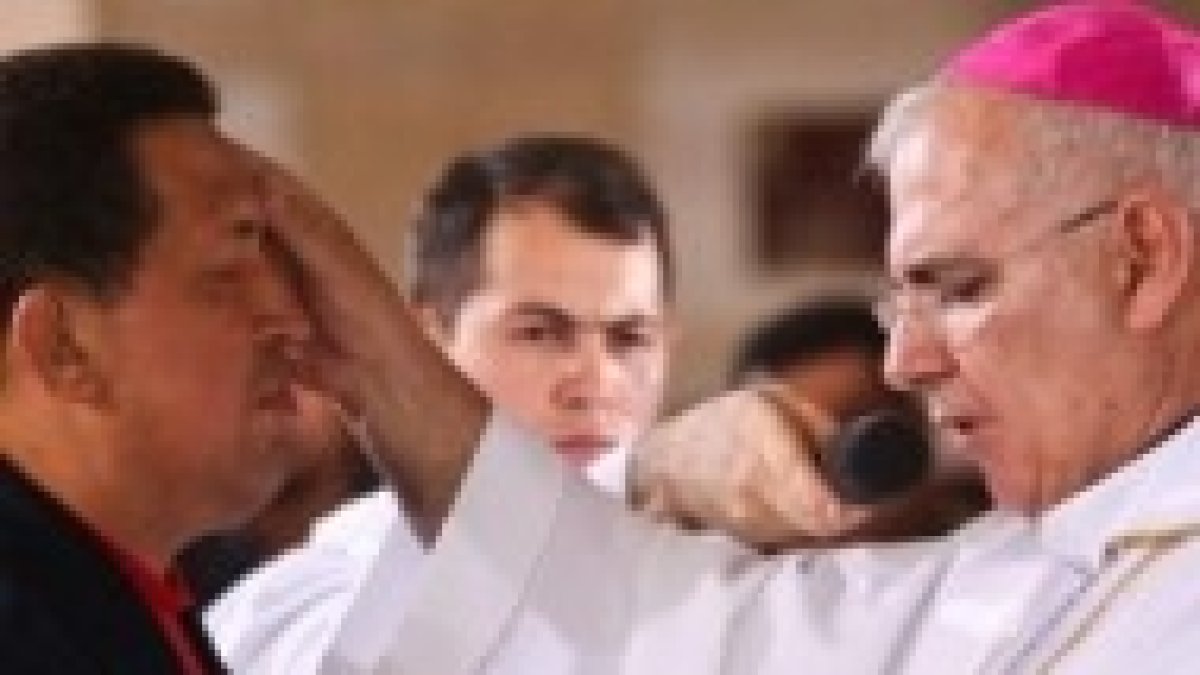 Chávez recibiendo la unción de enfermos