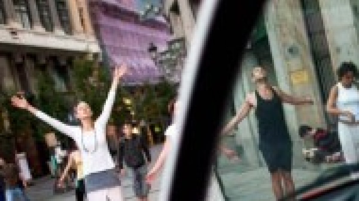 Indignados haciendo yoga