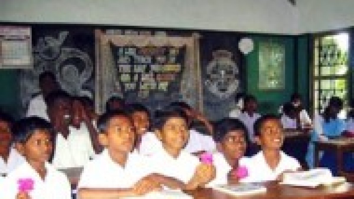 Niños en una esculea de la India