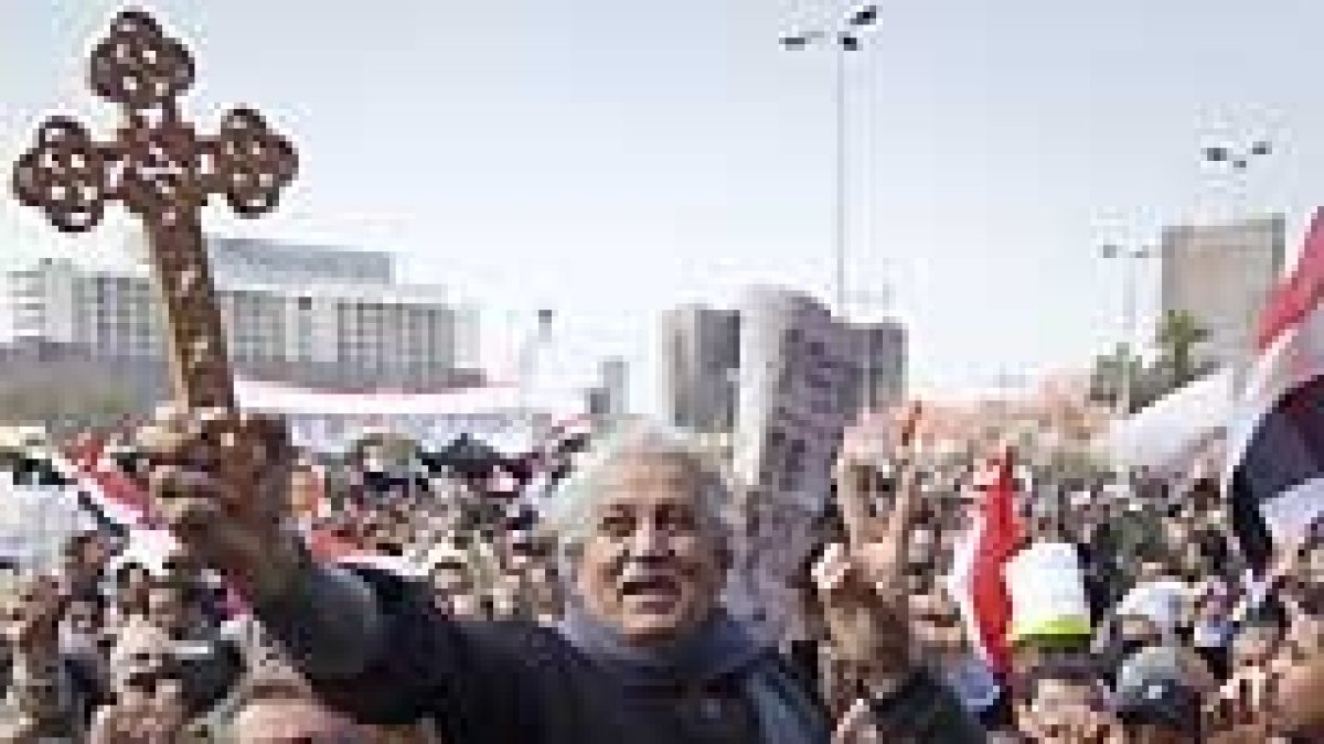 La cruz, también en las revueltas.