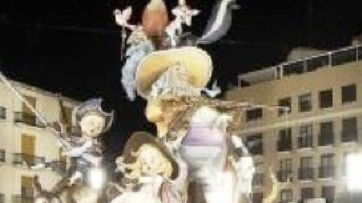 Monseñor Osoro y un grupo de seminaristas en las Fallas