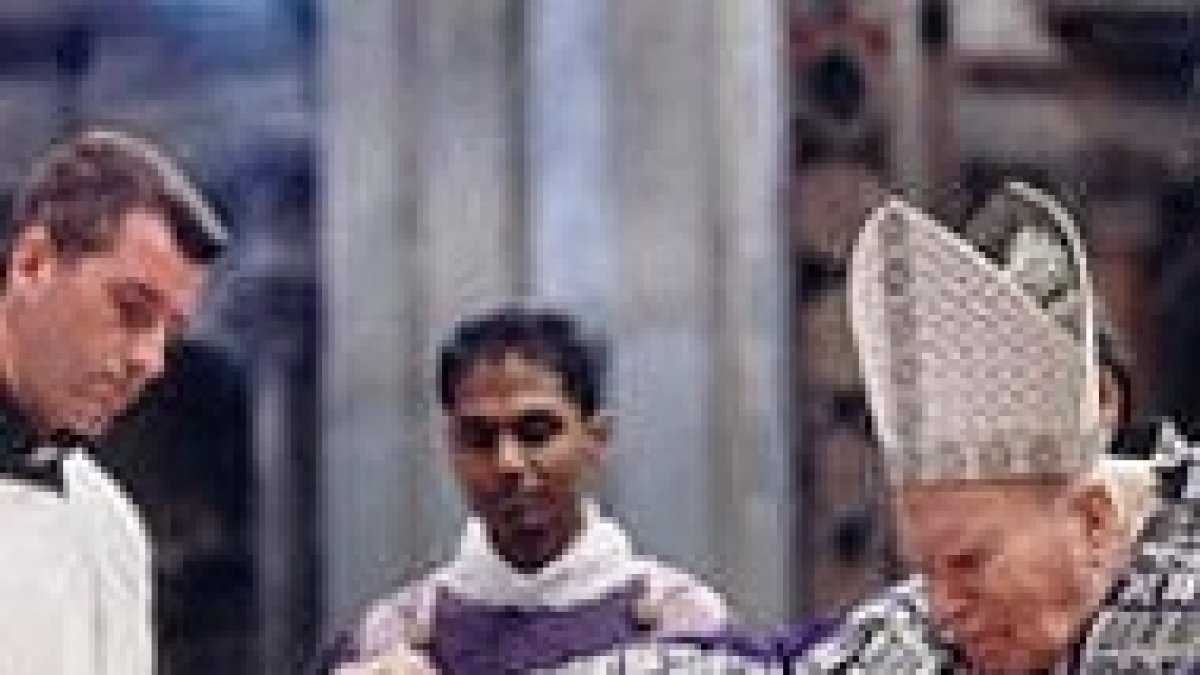 El cardenal Deskur, ante Juan Pablo II.