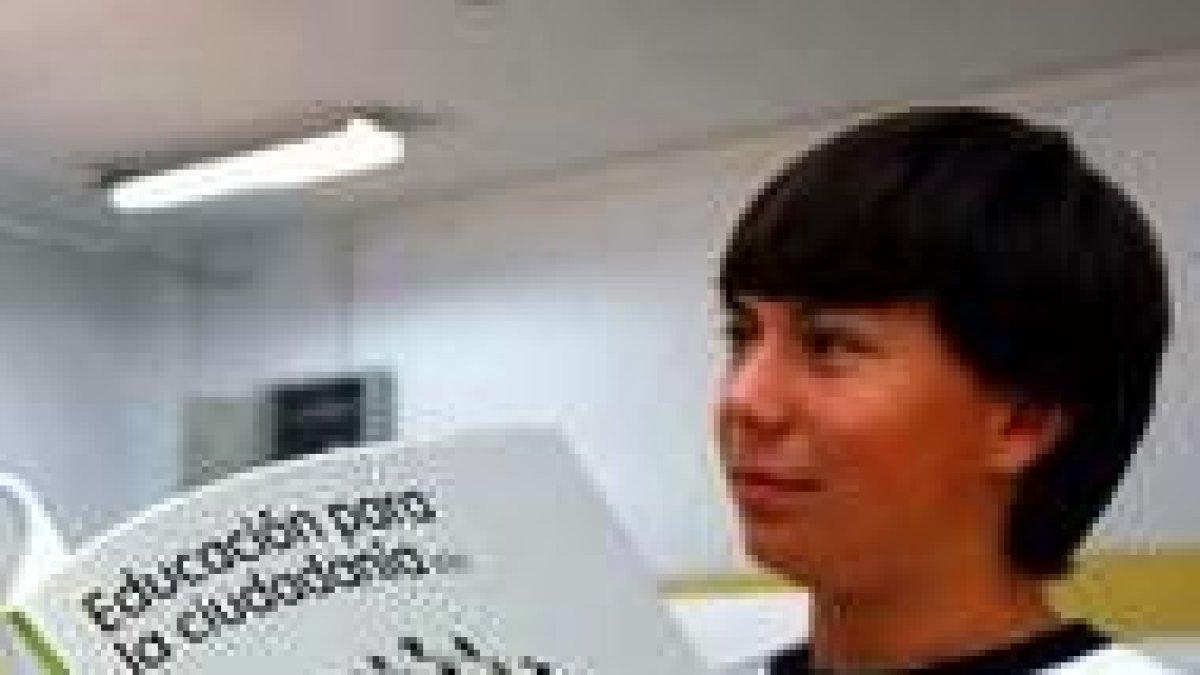 Un niño con un libro de EpC