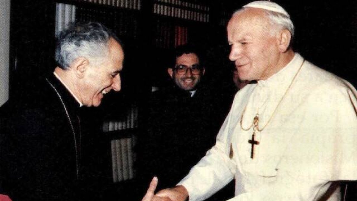 Don José Guerra Campos saluda a Juan Pablo II.