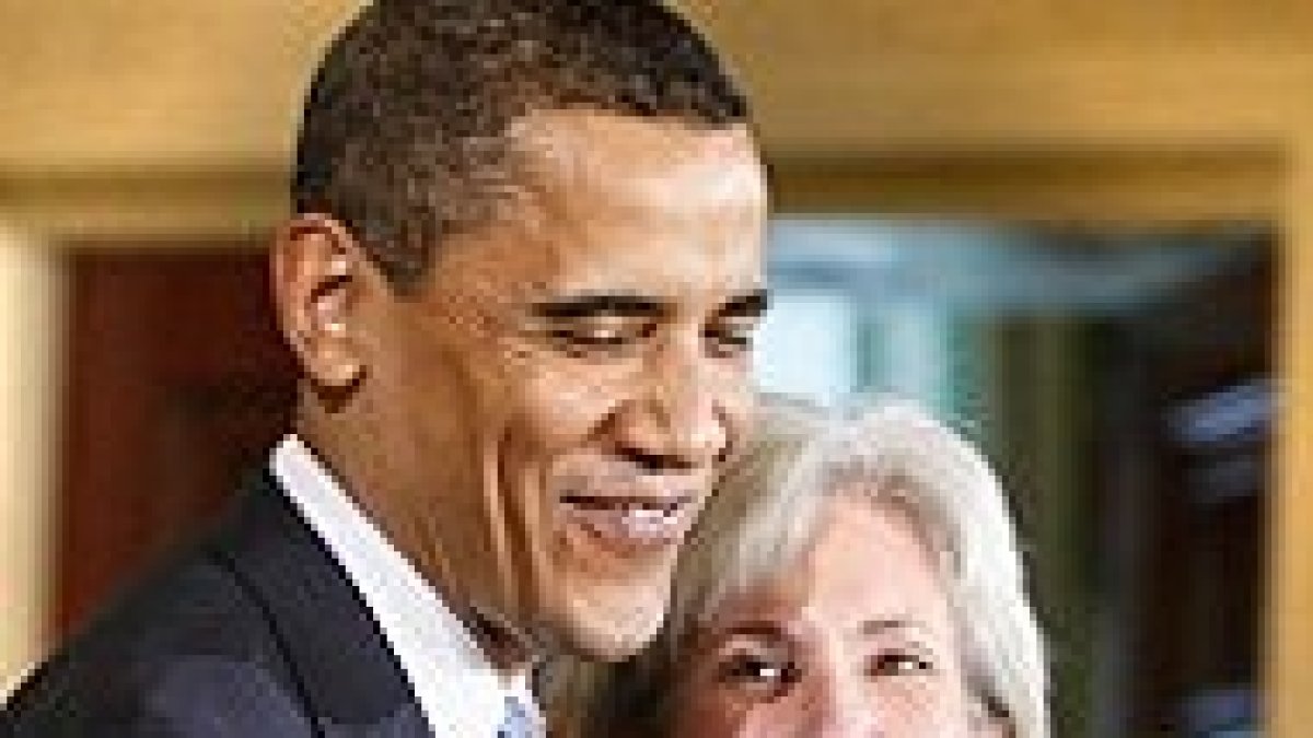 Obama con Kathleen Sebelius, secretaria de Salud.