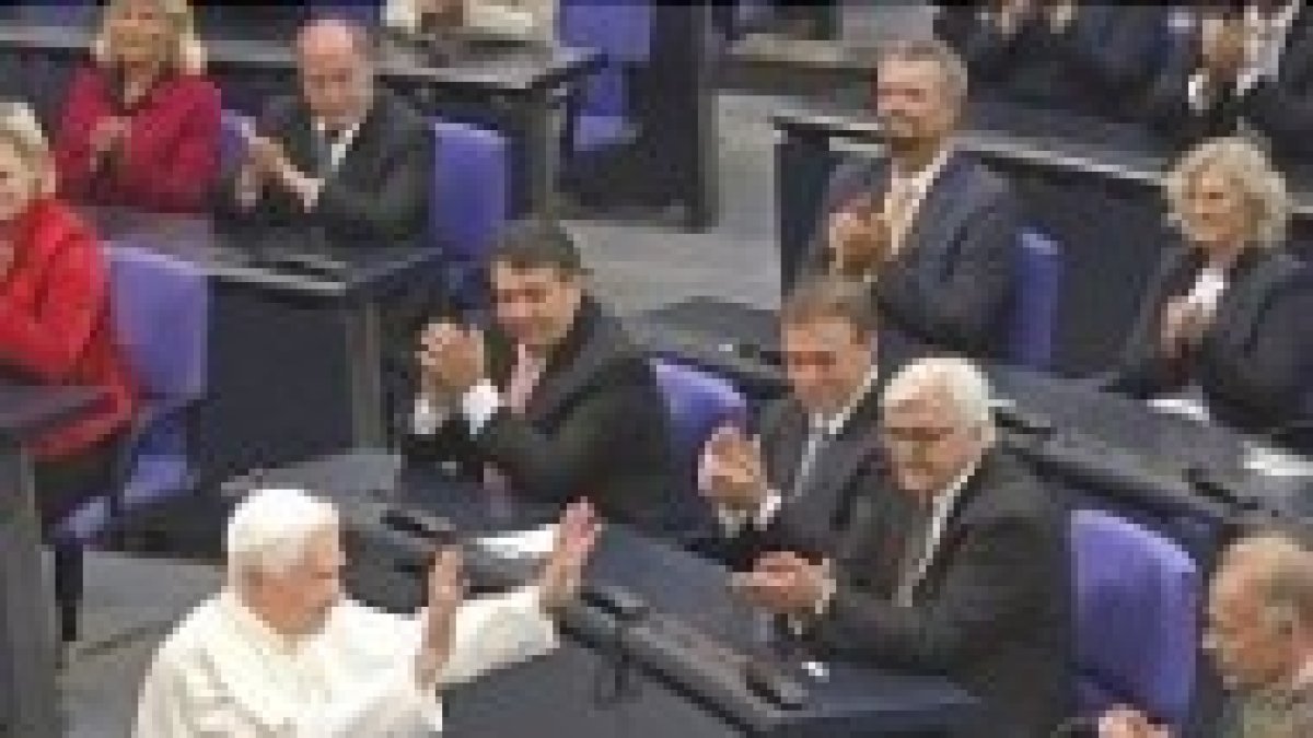 El Papa recibe aplausos de la comunidad judía