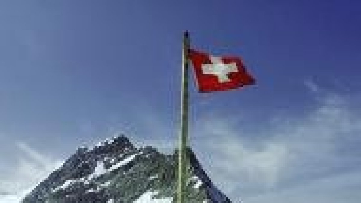 La cruz de la bandera suiza, en la mira musulmana