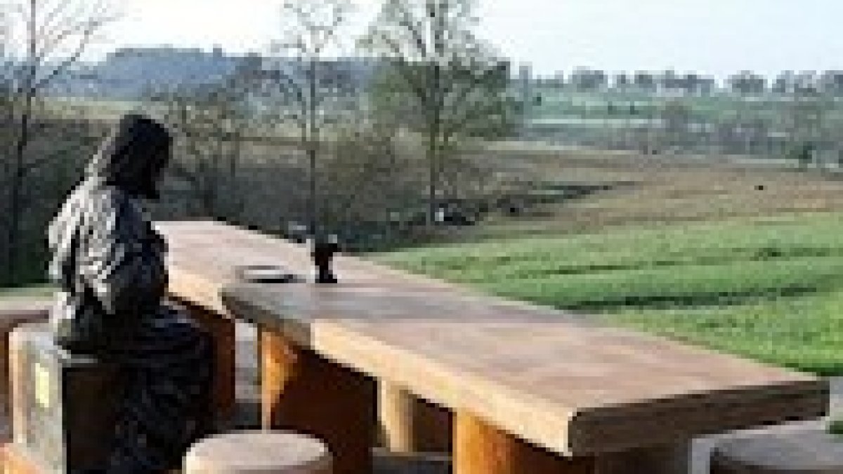 Dios espera en solitario.