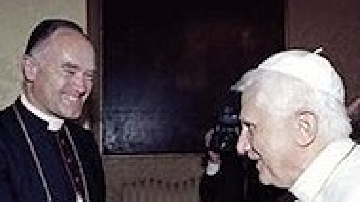 Monseñor Fellay con el Papa.