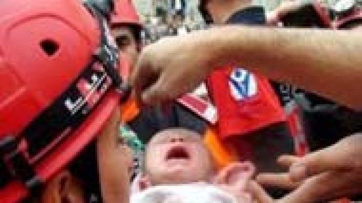 Rescate de la bebé en Turquía