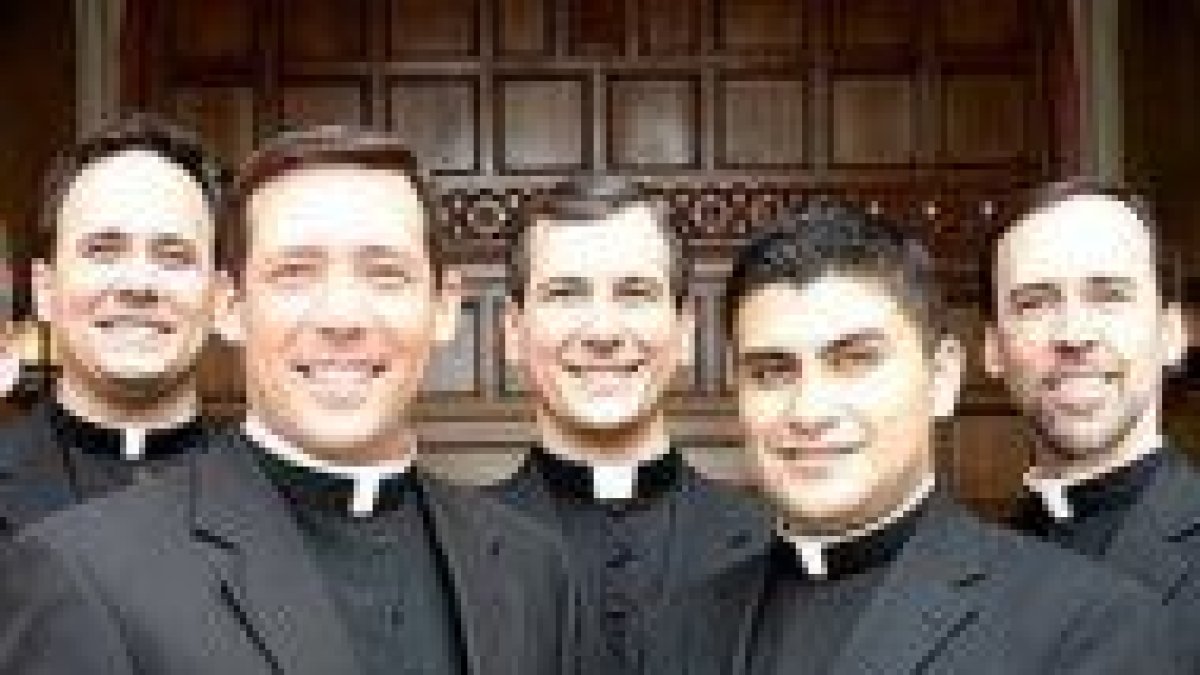 Un grupo de sacerdotes