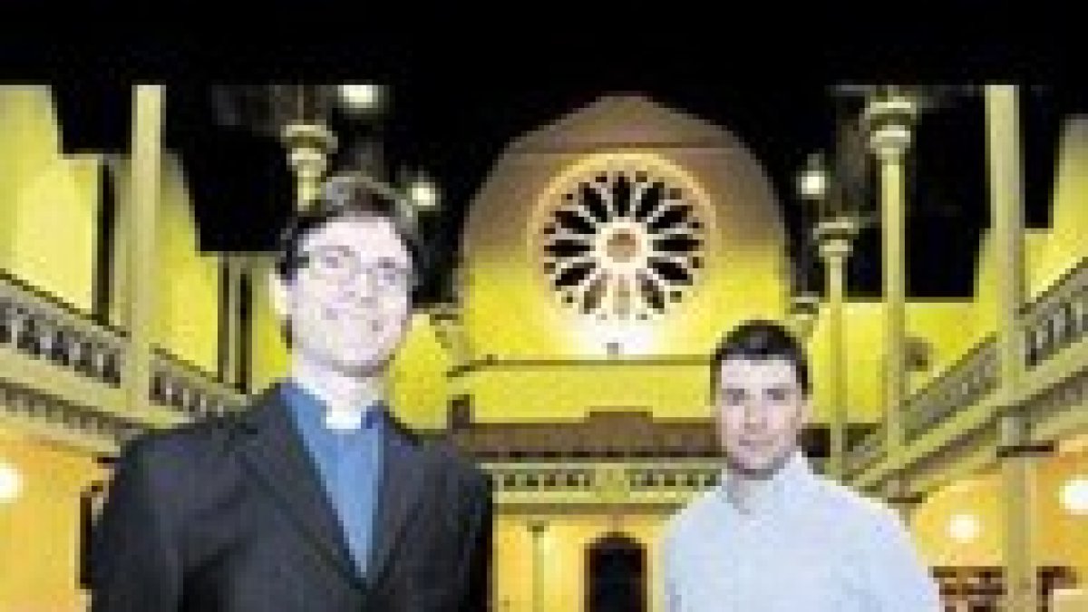 George Cowie (izq) y Dominic Smart, ministros de Gilcomston South