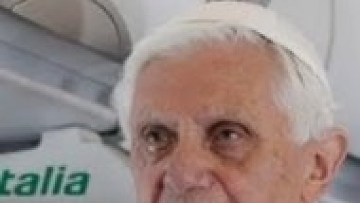 El Papa hablando a los periodistas