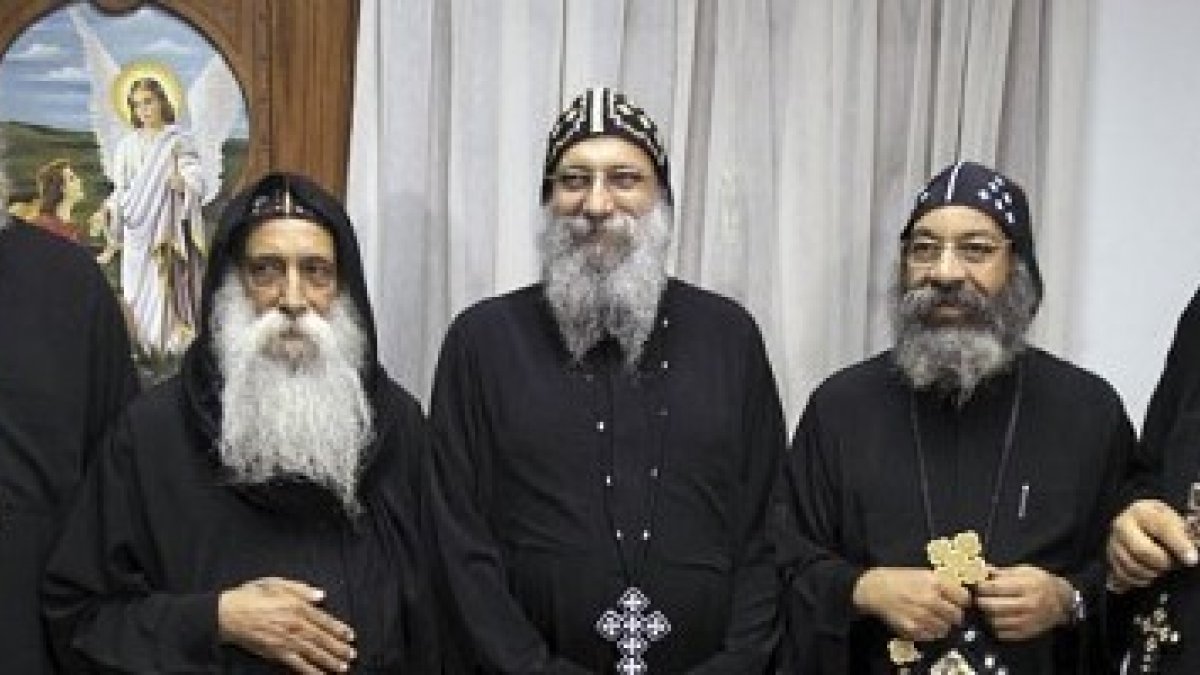 El elegido ha sido el obispo Tawadros, el candidato a la derecha de la foto