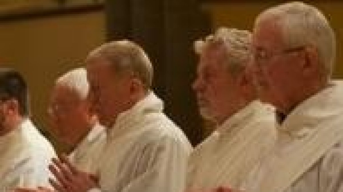 Los 4 primeros sacerdotes del ordinariato