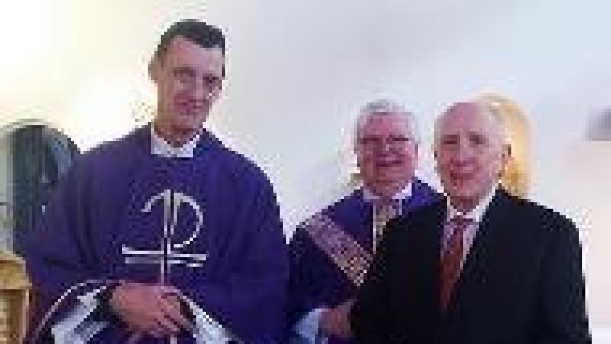 El padre Roddy y, como laico, Stanley Bennie