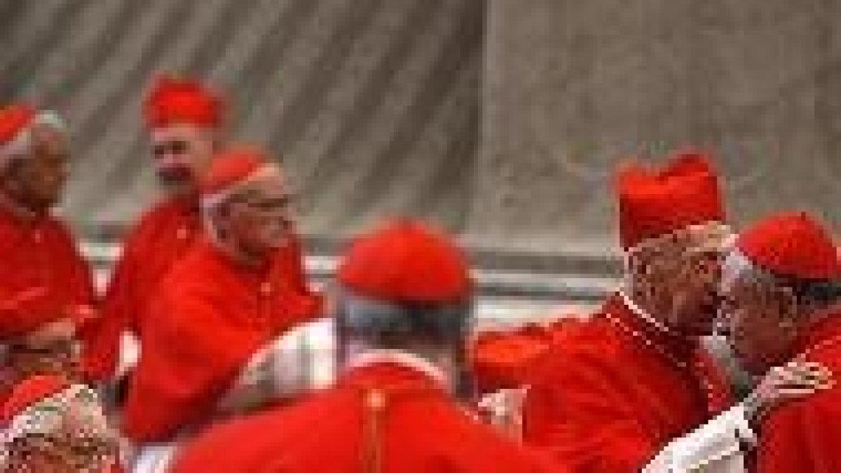 Los 148 cardenales en Roma agradecen a Benedicto XVI su «esfuerzo incansable»