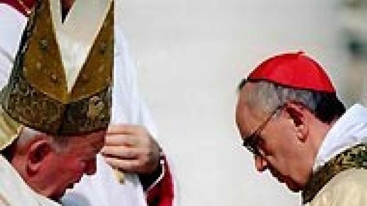 El Papa recibió el capelo cardenalicio en 2001.