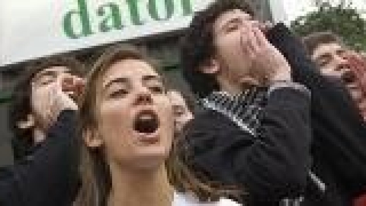 Manifestación ante clínica Dator