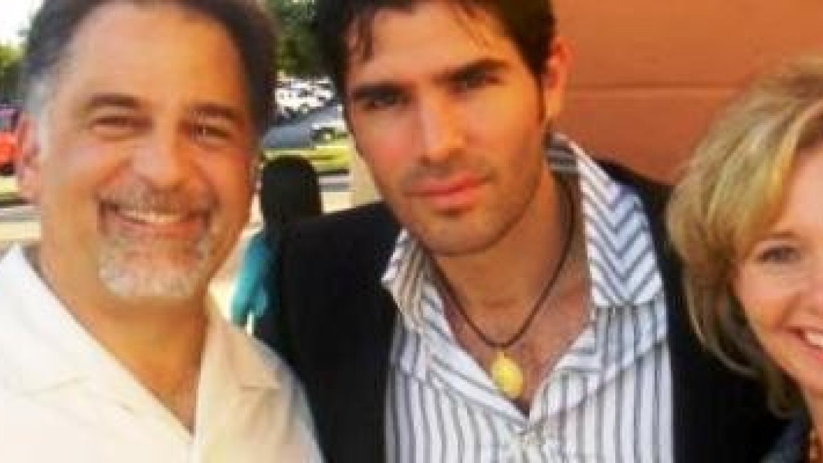 Chris, su esposa y Eduardo Verástegui, otro converso provida