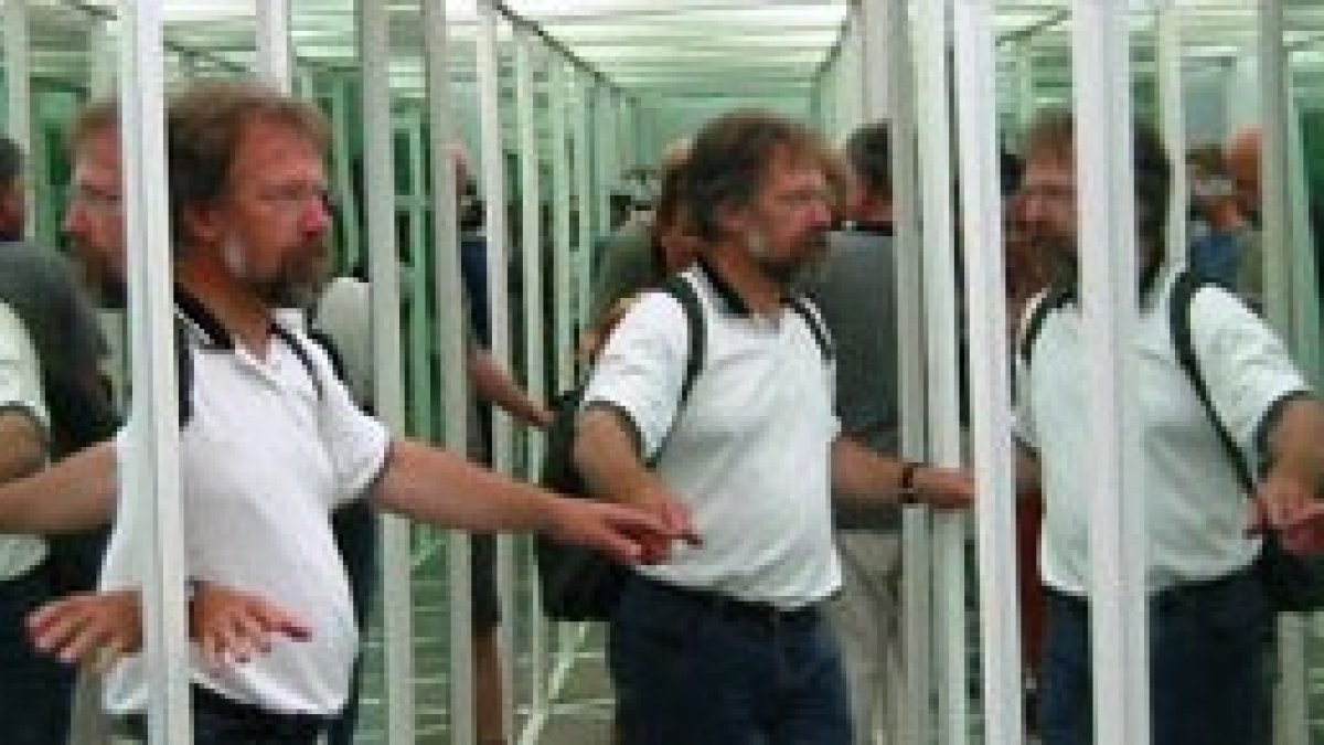 Dos hombres, dos mujeres, ideas confusas sobre igualdad y crisis familiar