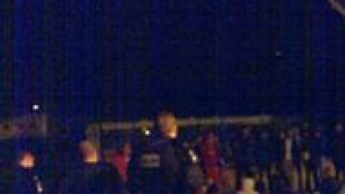 La Policía vigila a los veilleurs en oración