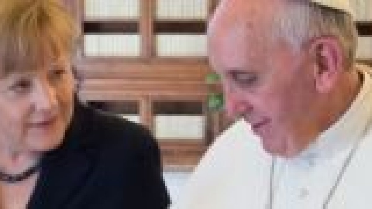 Merkel y el Papa hablan de las persecuciones a cristianos en el mundo y la defensa de la paz