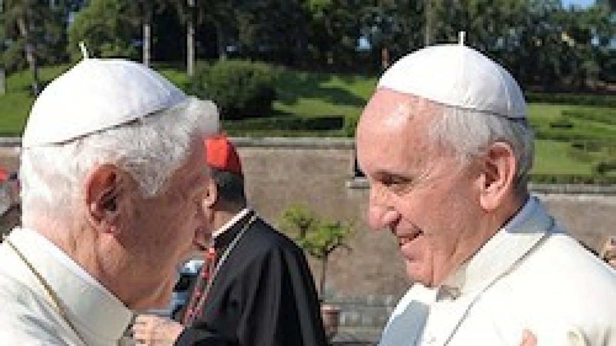 En los jardines del Vaticano.