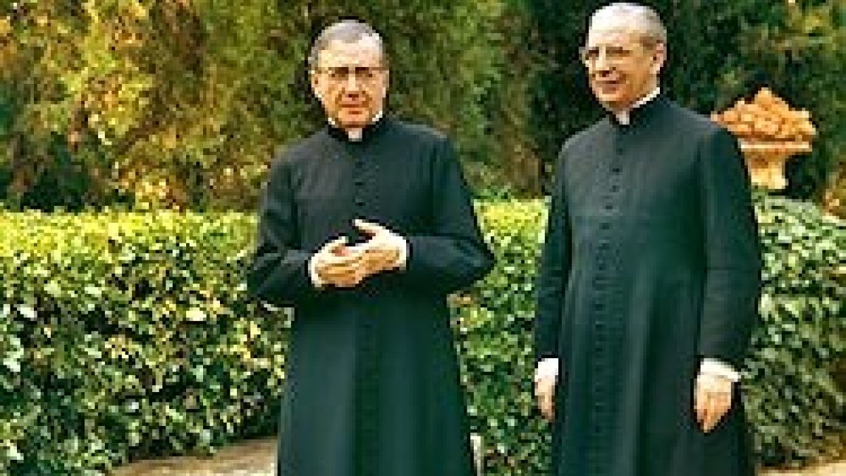 Don Álvaro, junto a San Josemaría.