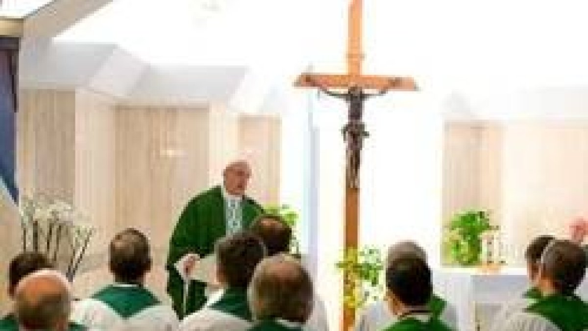 Francisco en una de sus homilías en la residencia Santa Marta