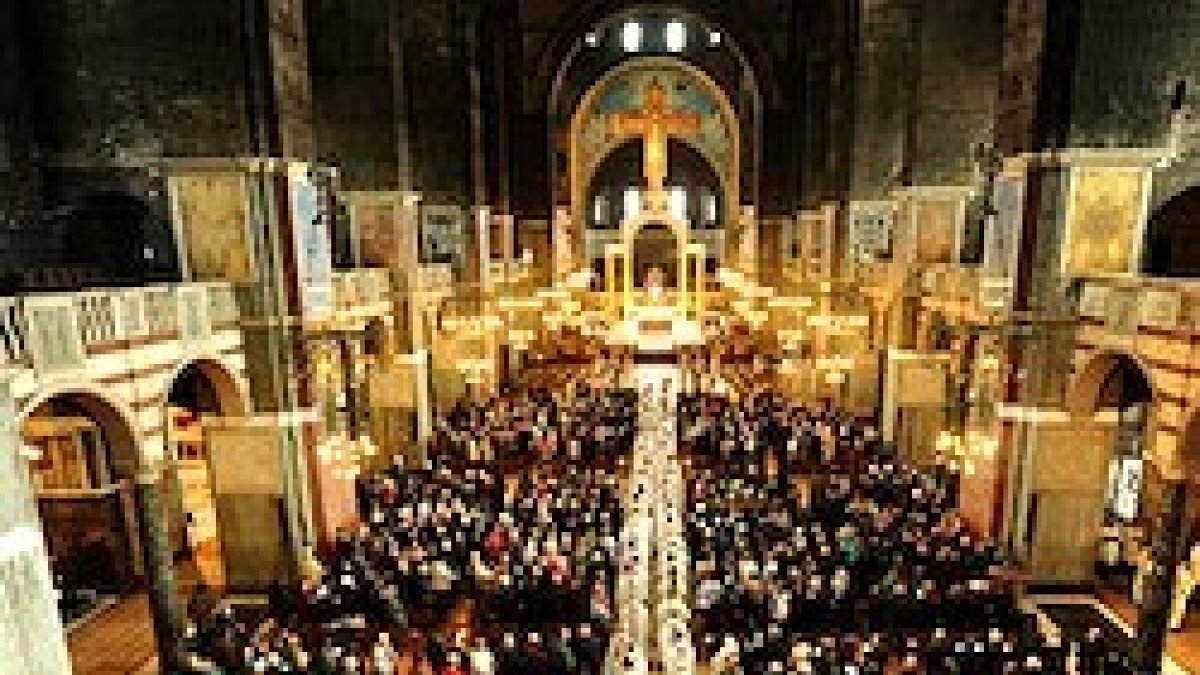 La catedral de Westminster, en Londres, abarrotada durante una celebración litúrgica.