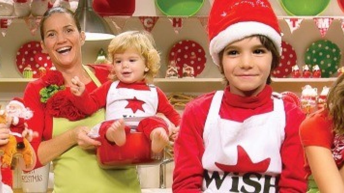 Samantha, con sus hijos, en su programa de Canal Cocina