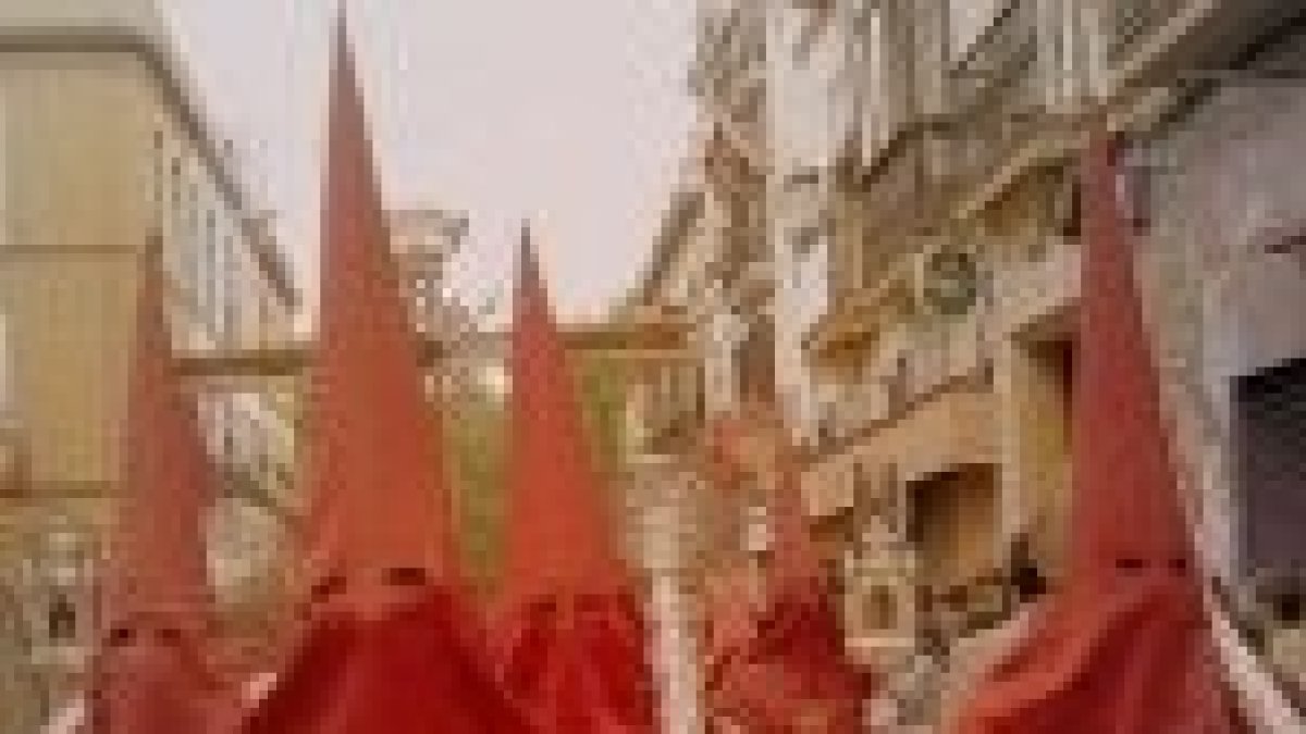 Izquierda Unida prohíbe a sus cargos asistir a actos religiosos populares... pero no se cumplirá