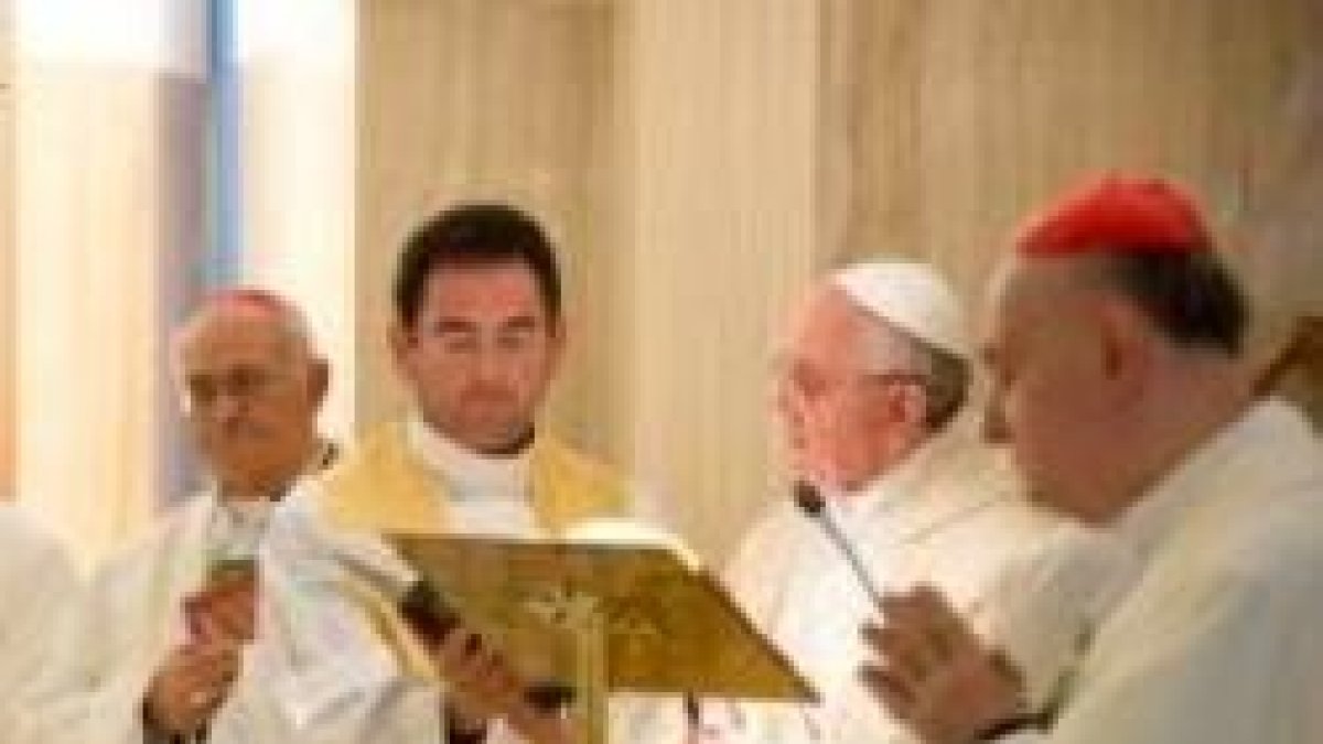 Francisco en misa en Santa Marta