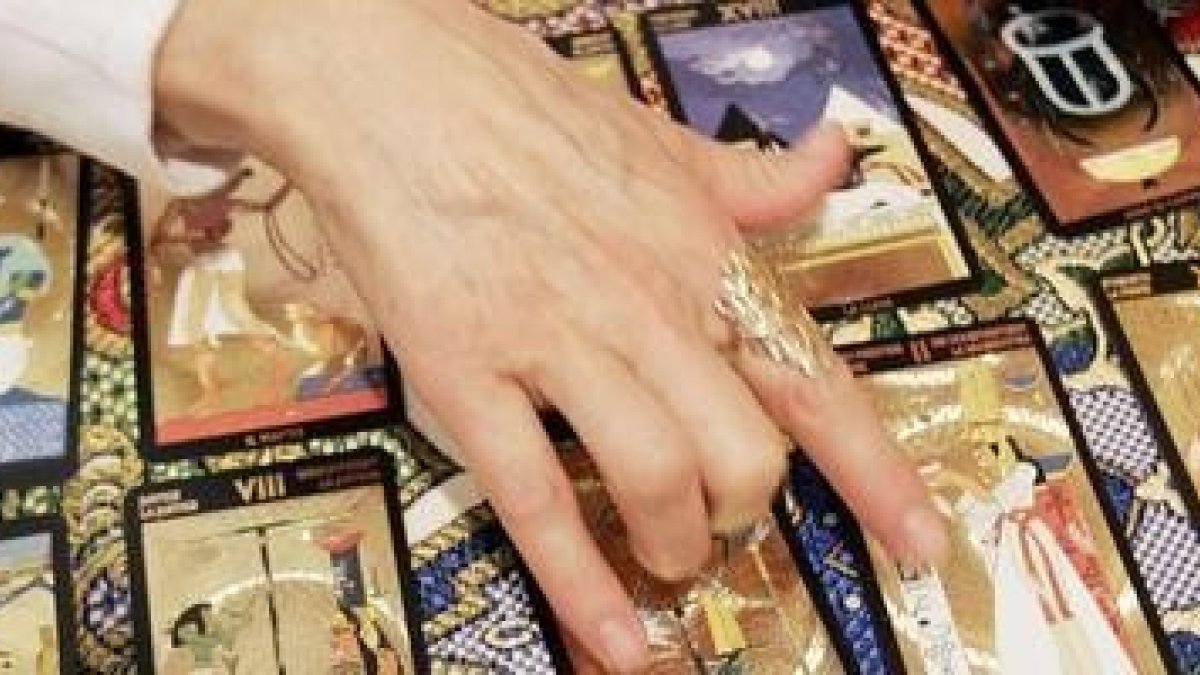 Fabienne empezó con el tarot y la adivinación, saltó al yoga, el esoterismo y los rosacruces