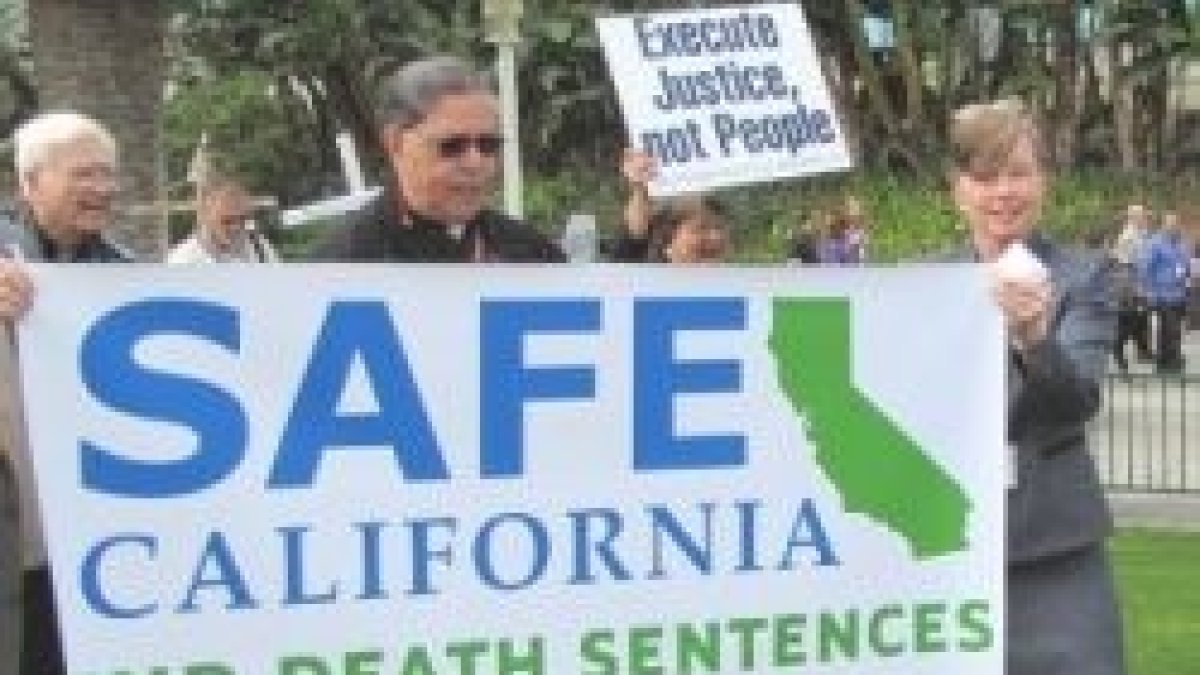 El obispo Richard García -aquí, contra la pena de muerte- presentó la nota