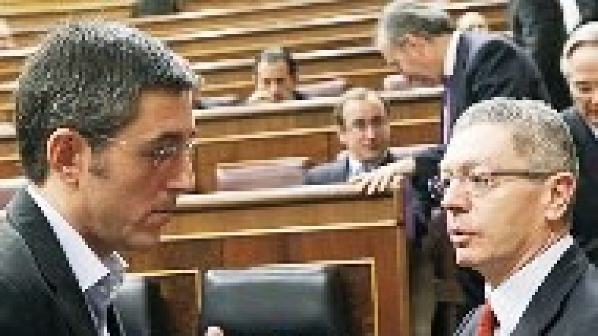 Gallardón pide a Madina que defienda al débil