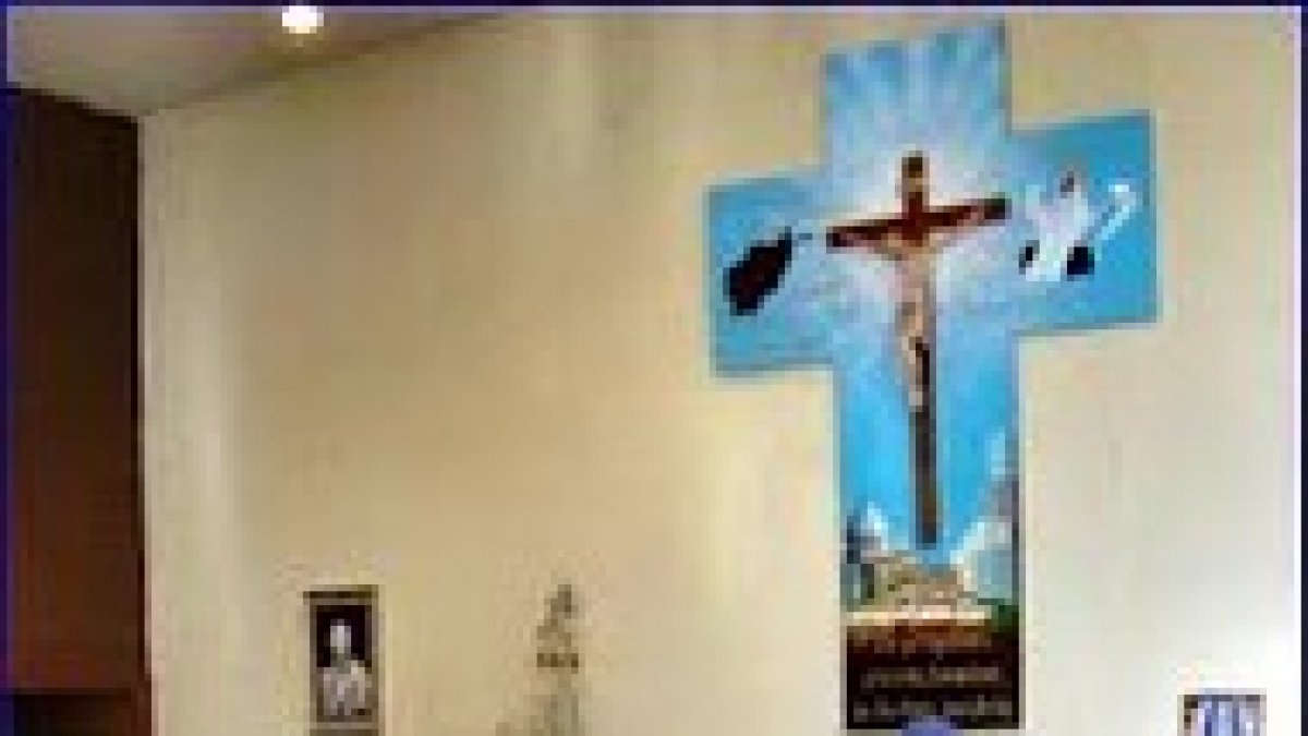 La única capilla no militar... en la embajada.