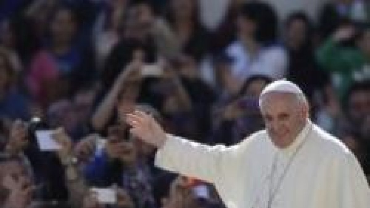 Como cada miércoles, Francisco se sumergió en la multitud para saludar a los fieles