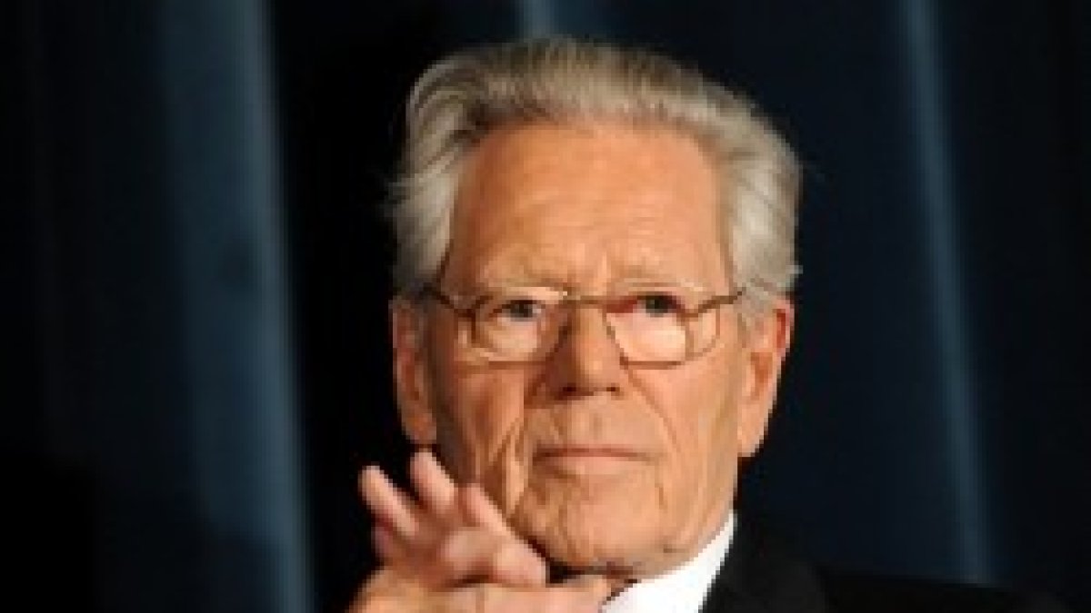Hans Küng, uno de los promotores de la disidencia teológica, evalúa un suicidio de pago, profesional, en Suiza