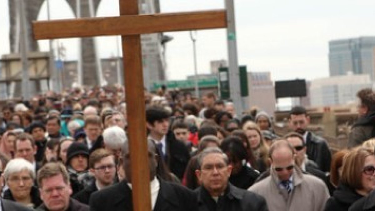 Via Crucis de Viernes Santo en el Puente de Brooklyn, Nueva York