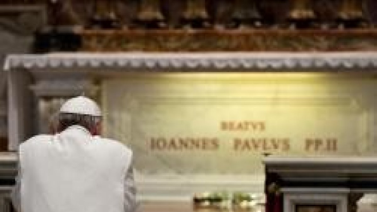 Francisco ha orado varias veces ante Juan Pablo II, pero celebrar misa junto a su tumba fue un detalle especial