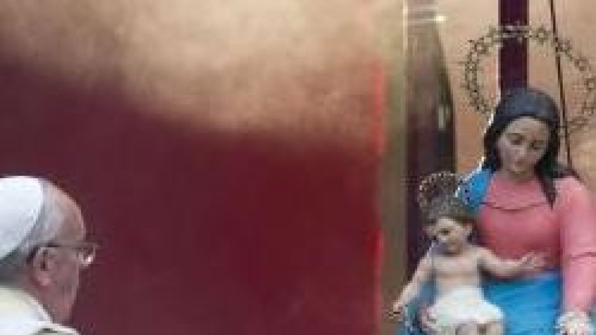 El Papa Francisco inciensó la imagen de la Virgen del Rosario del Cementerio del Verano