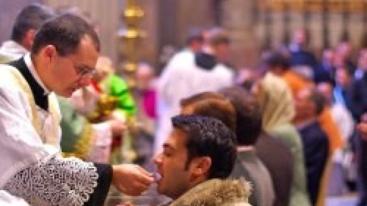 El agresor sacó el machete al acercarse para la comunión