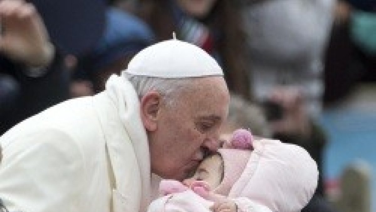 En Roma el frío ya obliga al Papa a abrigarse y disuade a algunos peregrinos