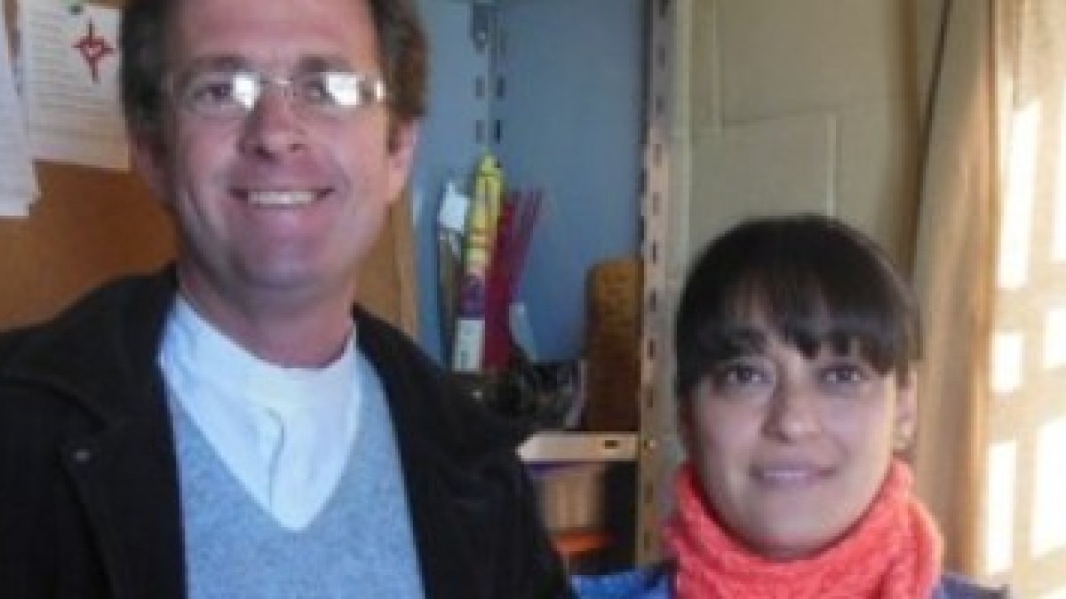 El padre Jorge junto a Gabriela Caballero