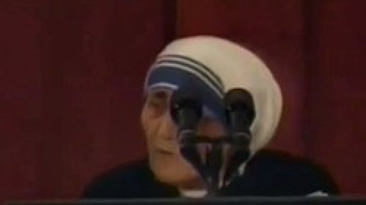 La Madre Teresa no se recató al exponer por qué el aborto es causa de violencia en todo el mundo.