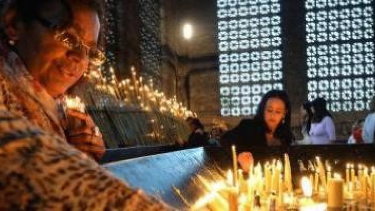 Capilla de las velas en Aparecida - en un fin de semana pueden retirarse 10 toneladas de cera