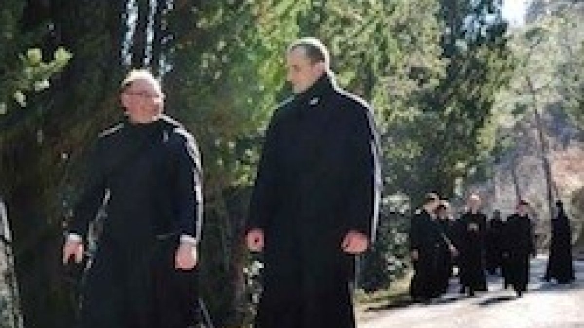 El título de Monseñor, para mayores de 65 años