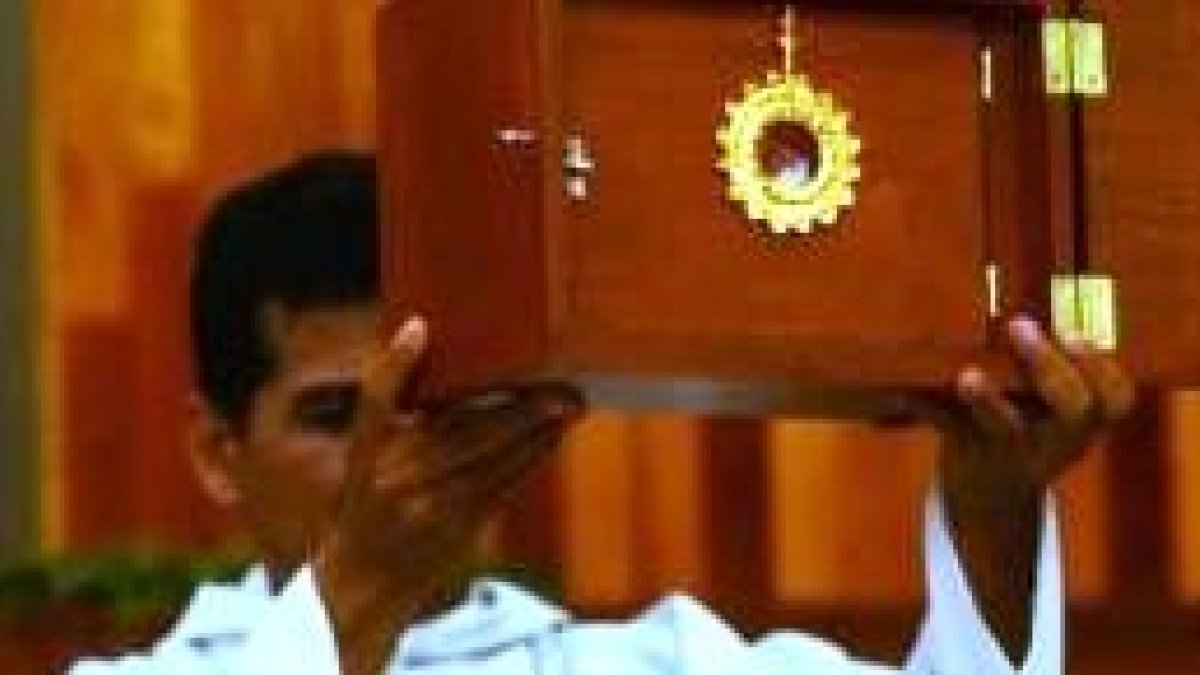 La hostia ensangrentada, tal como se mostraba el 24 y 25 de julio, ahora retirada